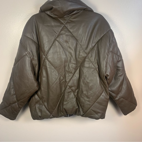 Abercrombie and Fitch Vegan Leather Puffer Quilted Jacket - Picture 11 of 16